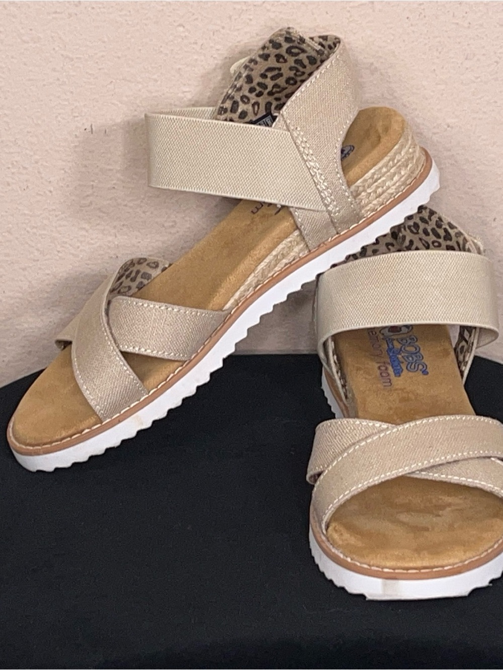 Size 6 Women’s Bobs Sandals Beige Tan Comfort Memory Foam Espadrilles - Picture 13 of 15